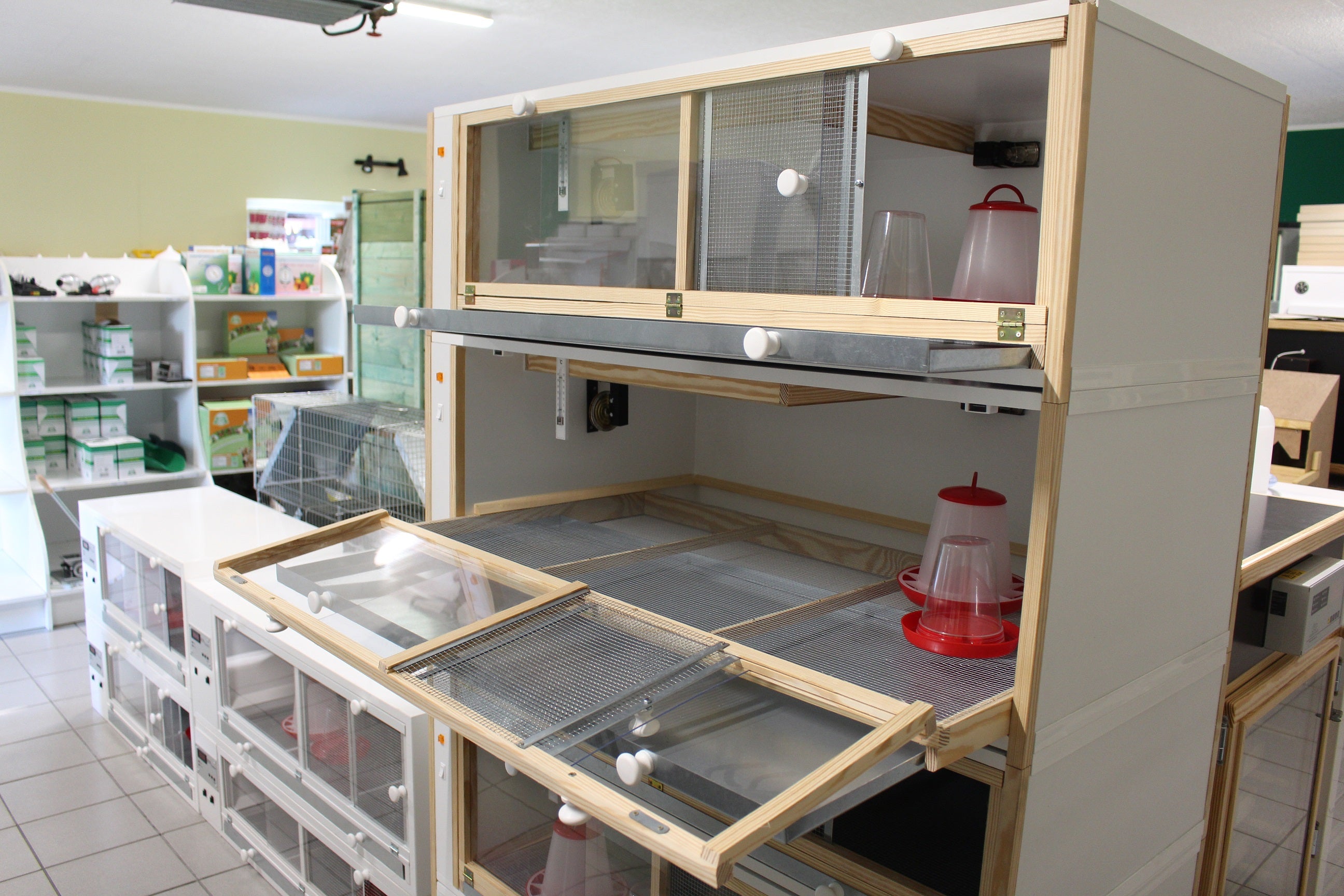Wooden Brooder Box for up to 60-70 chicks, 102x50x34cm – HEKA-Brutgeräte
